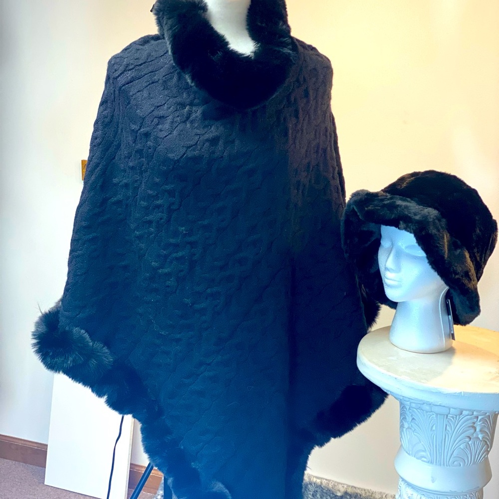 NWT Black Thick Sweater Wrap, Poncho, Shaw, Cape Faux Fur Collar with Fur hat.